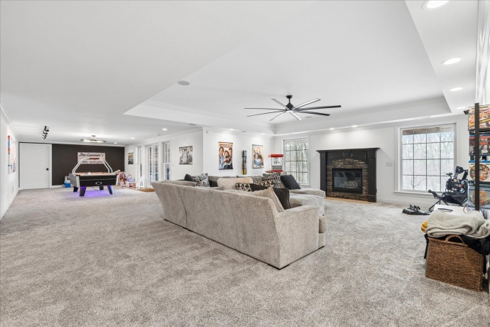 77 Roosevelt, EAST DUBUQUE, Illinois 61025, 5 Bedrooms Bedrooms, ,4 BathroomsBathrooms,House,For Sale,Roosevelt,202601853