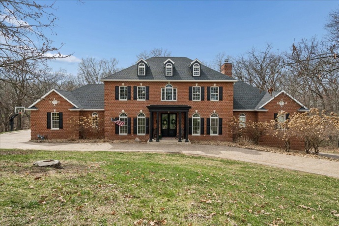 77 Roosevelt, EAST DUBUQUE, Illinois 61025, 5 Bedrooms Bedrooms, ,4 BathroomsBathrooms,House,For Sale,Roosevelt,202601853