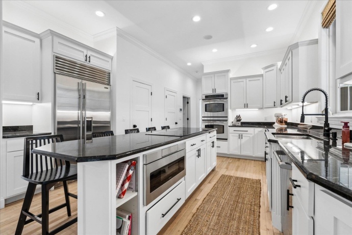 77 Roosevelt, EAST DUBUQUE, Illinois 61025, 5 Bedrooms Bedrooms, ,4 BathroomsBathrooms,House,For Sale,Roosevelt,202601853