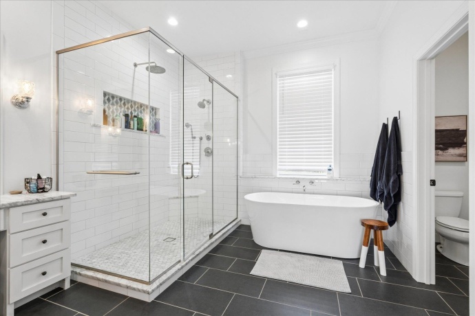 77 Roosevelt, EAST DUBUQUE, Illinois 61025, 5 Bedrooms Bedrooms, ,4 BathroomsBathrooms,House,For Sale,Roosevelt,202601853