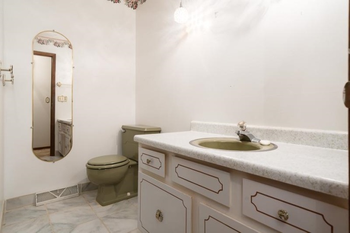 1110 Roxbury, ROCKFORD, Illinois 61107, 3 Bedrooms Bedrooms, ,2 BathroomsBathrooms,House,For Sale,Roxbury,202601667