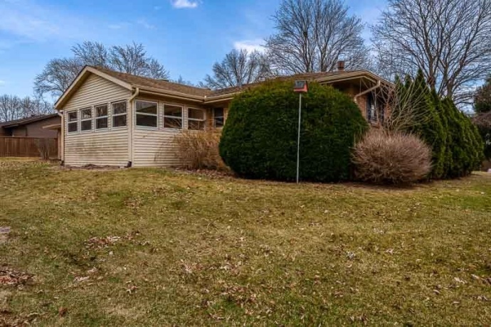 1110 Roxbury, ROCKFORD, Illinois 61107, 3 Bedrooms Bedrooms, ,2 BathroomsBathrooms,House,For Sale,Roxbury,202601667