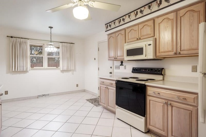 1110 Roxbury, ROCKFORD, Illinois 61107, 3 Bedrooms Bedrooms, ,2 BathroomsBathrooms,House,For Sale,Roxbury,202601667