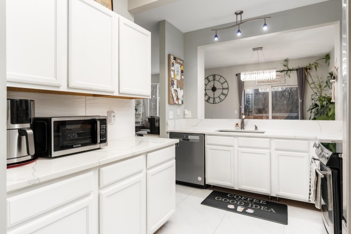 6307 Commonwealth, LOVES PARK, Illinois 61111, 2 Bedrooms Bedrooms, ,2 BathroomsBathrooms,Condominium,For Sale,Commonwealth,202601857