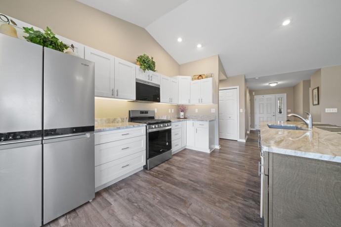 732 Keller, DIXON, Illinois 61021, 2 Bedrooms Bedrooms, ,2 BathroomsBathrooms,Condominium,For Sale,Keller,202601862