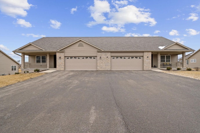 732 Keller, DIXON, Illinois 61021, 2 Bedrooms Bedrooms, ,2 BathroomsBathrooms,Condominium,For Sale,Keller,202601862