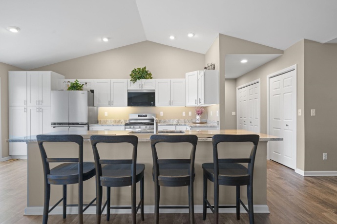 732 Keller, DIXON, Illinois 61021, 2 Bedrooms Bedrooms, ,2 BathroomsBathrooms,Condominium,For Sale,Keller,202601862