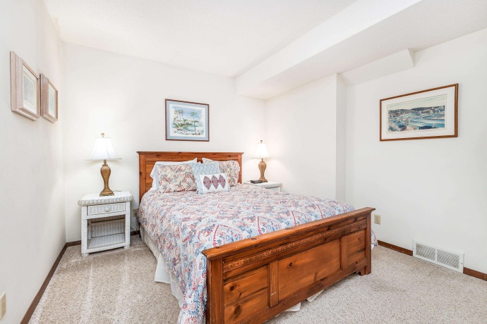 10 Woodway, GALENA, Illinois 61036, 4 Bedrooms Bedrooms, ,3 BathroomsBathrooms,House,For Sale,Woodway,202506275