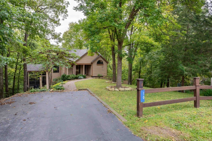 10 Woodway, GALENA, Illinois 61036, 4 Bedrooms Bedrooms, ,3 BathroomsBathrooms,House,For Sale,Woodway,202506275