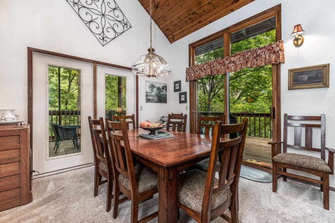 10 Woodway, GALENA, Illinois 61036, 4 Bedrooms Bedrooms, ,3 BathroomsBathrooms,House,For Sale,Woodway,202506275