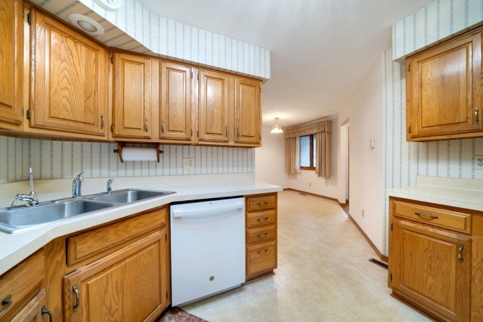 5036 Valley Pines, ROCKFORD, Illinois 61109, 2 Bedrooms Bedrooms, ,2 BathroomsBathrooms,Condominium,For Sale,Valley Pines,202601867