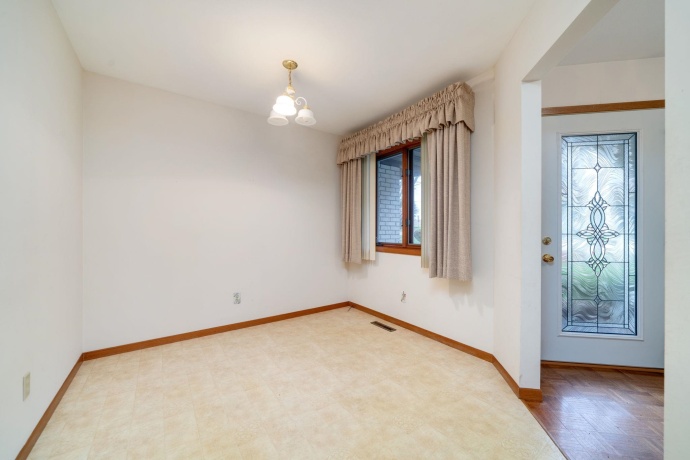 5036 Valley Pines, ROCKFORD, Illinois 61109, 2 Bedrooms Bedrooms, ,2 BathroomsBathrooms,Condominium,For Sale,Valley Pines,202601867