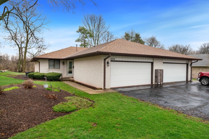 5036 Valley Pines, ROCKFORD, Illinois 61109, 2 Bedrooms Bedrooms, ,2 BathroomsBathrooms,Condominium,For Sale,Valley Pines,202601867