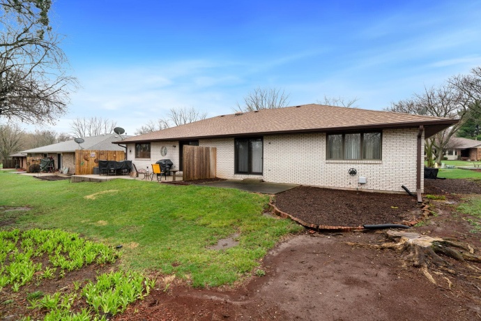 5036 Valley Pines, ROCKFORD, Illinois 61109, 2 Bedrooms Bedrooms, ,2 BathroomsBathrooms,Condominium,For Sale,Valley Pines,202601867