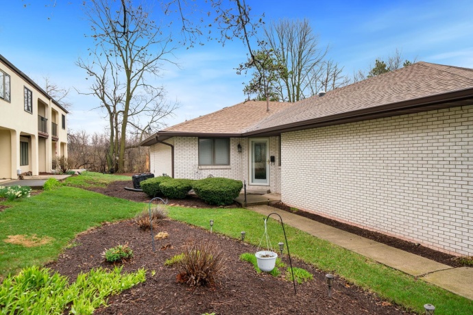 5036 Valley Pines, ROCKFORD, Illinois 61109, 2 Bedrooms Bedrooms, ,2 BathroomsBathrooms,Condominium,For Sale,Valley Pines,202601867