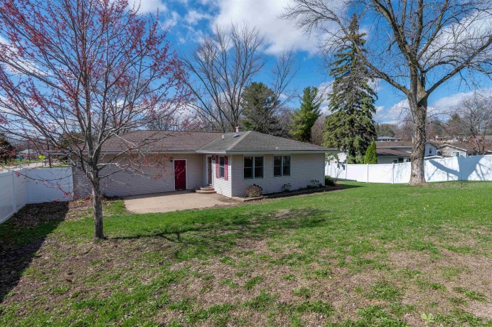 1018 Tee, DIXON, Illinois 61021, 3 Bedrooms Bedrooms, ,3 BathroomsBathrooms,House,For Sale,Tee,202601878