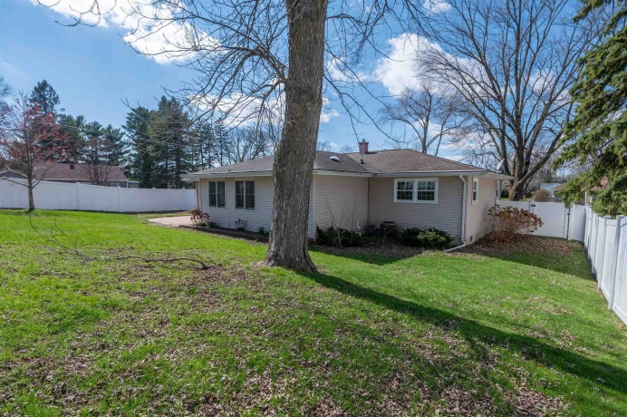 1018 Tee, DIXON, Illinois 61021, 3 Bedrooms Bedrooms, ,3 BathroomsBathrooms,House,For Sale,Tee,202601878