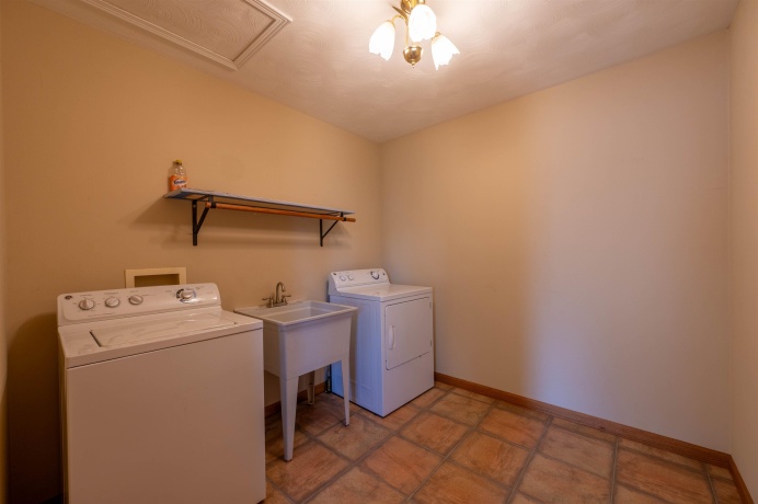 1018 Tee, DIXON, Illinois 61021, 3 Bedrooms Bedrooms, ,3 BathroomsBathrooms,House,For Sale,Tee,202601878