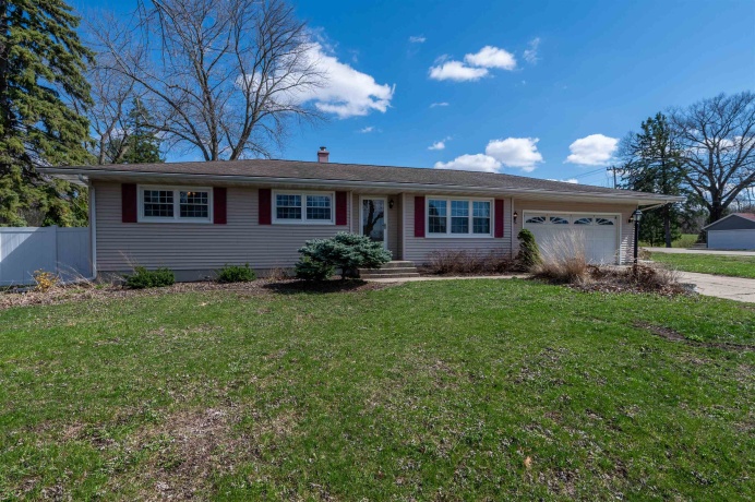 1018 Tee, DIXON, Illinois 61021, 3 Bedrooms Bedrooms, ,3 BathroomsBathrooms,House,For Sale,Tee,202601878