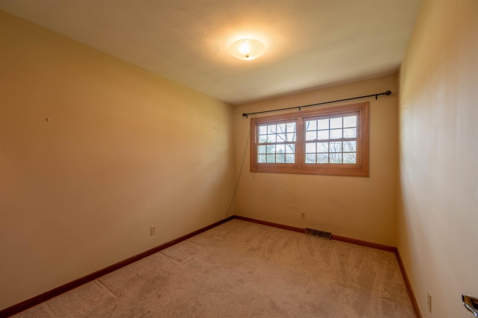 1018 Tee, DIXON, Illinois 61021, 3 Bedrooms Bedrooms, ,3 BathroomsBathrooms,House,For Sale,Tee,202601878