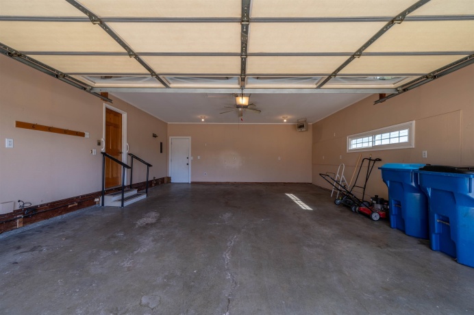 1018 Tee, DIXON, Illinois 61021, 3 Bedrooms Bedrooms, ,3 BathroomsBathrooms,House,For Sale,Tee,202601878