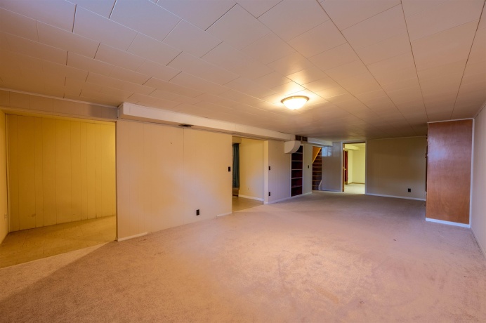 1018 Tee, DIXON, Illinois 61021, 3 Bedrooms Bedrooms, ,3 BathroomsBathrooms,House,For Sale,Tee,202601878