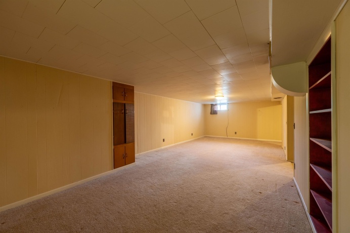 1018 Tee, DIXON, Illinois 61021, 3 Bedrooms Bedrooms, ,3 BathroomsBathrooms,House,For Sale,Tee,202601878