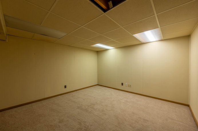 1018 Tee, DIXON, Illinois 61021, 3 Bedrooms Bedrooms, ,3 BathroomsBathrooms,House,For Sale,Tee,202601878