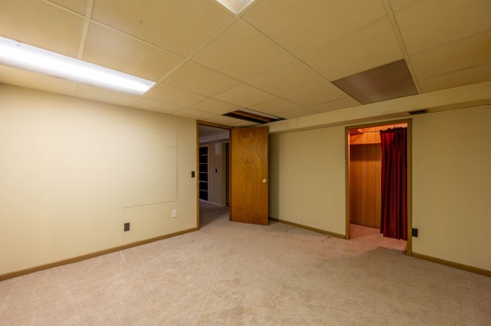 1018 Tee, DIXON, Illinois 61021, 3 Bedrooms Bedrooms, ,3 BathroomsBathrooms,House,For Sale,Tee,202601878