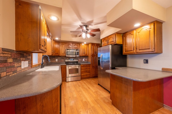 1018 Tee, DIXON, Illinois 61021, 3 Bedrooms Bedrooms, ,3 BathroomsBathrooms,House,For Sale,Tee,202601878