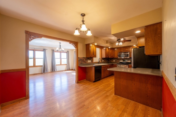 1018 Tee, DIXON, Illinois 61021, 3 Bedrooms Bedrooms, ,3 BathroomsBathrooms,House,For Sale,Tee,202601878