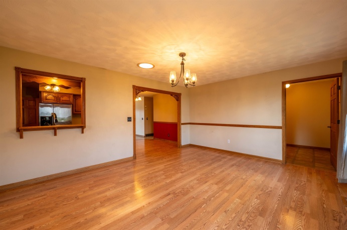 1018 Tee, DIXON, Illinois 61021, 3 Bedrooms Bedrooms, ,3 BathroomsBathrooms,House,For Sale,Tee,202601878