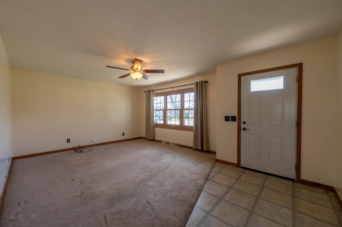 1018 Tee, DIXON, Illinois 61021, 3 Bedrooms Bedrooms, ,3 BathroomsBathrooms,House,For Sale,Tee,202601878