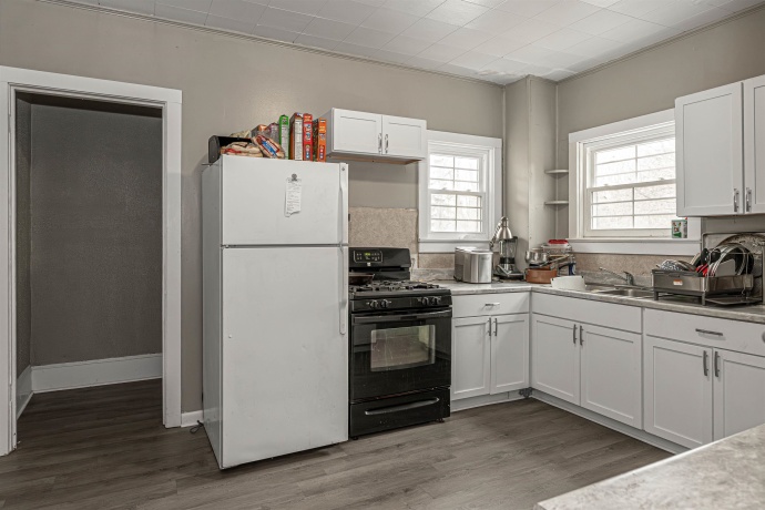 1304 Benton, ROCKFORD, Illinois 61107, ,2 Units,For Sale,Benton,202601882