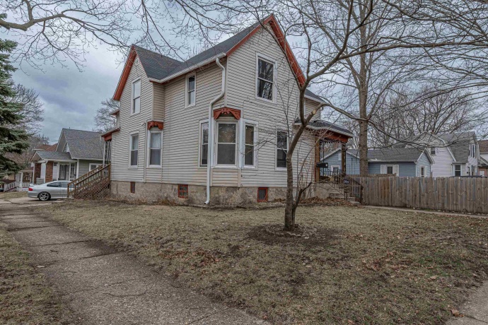 1304 Benton, ROCKFORD, Illinois 61107, ,2 Units,For Sale,Benton,202601882