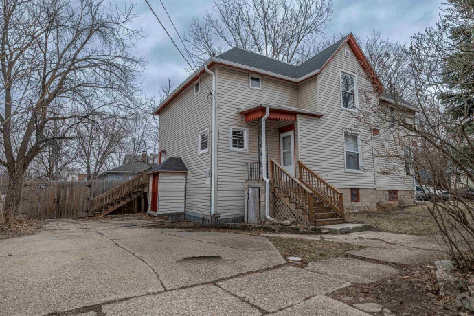 1304 Benton, ROCKFORD, Illinois 61107, ,2 Units,For Sale,Benton,202601882