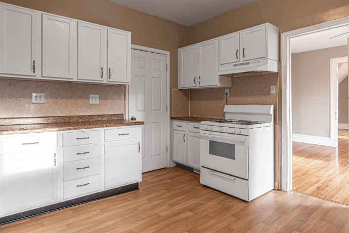 1304 Benton, ROCKFORD, Illinois 61107, ,2 Units,For Sale,Benton,202601882