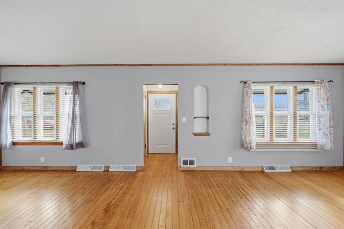 106 Mulberry, MOUNT MORRIS, Illinois 61054, 3 Bedrooms Bedrooms, ,2 BathroomsBathrooms,House,For Sale,Mulberry,202601885