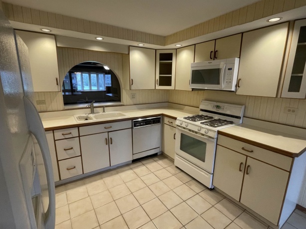 900 Georgean, SCHAUMBURG, Illinois 60193, 4 Bedrooms Bedrooms, ,2 BathroomsBathrooms,House,For Sale,Georgean,202601886