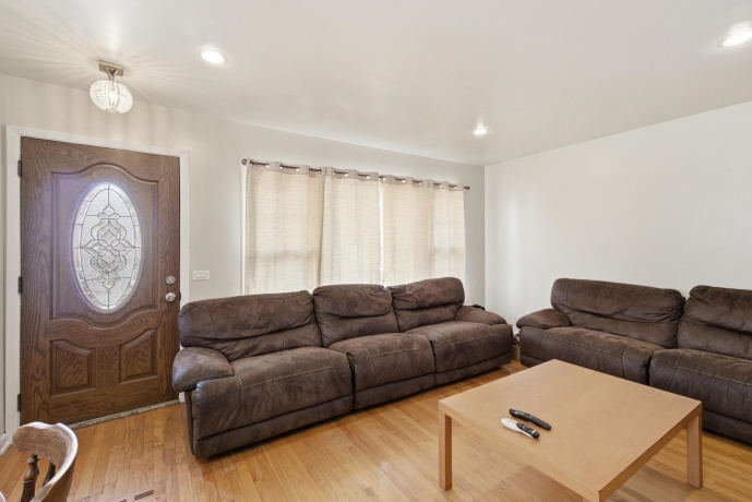 4622 Springfield, CHICAGO, Illinois 60625, 3 Bedrooms Bedrooms, ,2 BathroomsBathrooms,House,For Sale,Springfield,202601891