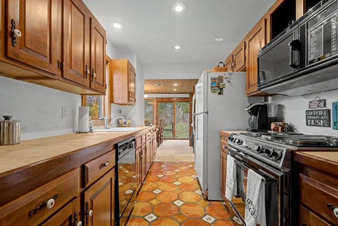 4 Juniper, GALENA, Illinois 61036, 2 Bedrooms Bedrooms, ,3 BathroomsBathrooms,House,For Sale,Juniper,202601818