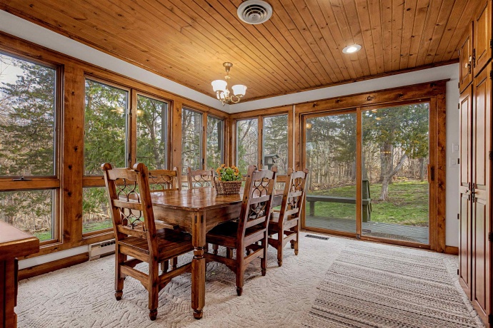 4 Juniper, GALENA, Illinois 61036, 2 Bedrooms Bedrooms, ,3 BathroomsBathrooms,House,For Sale,Juniper,202601818