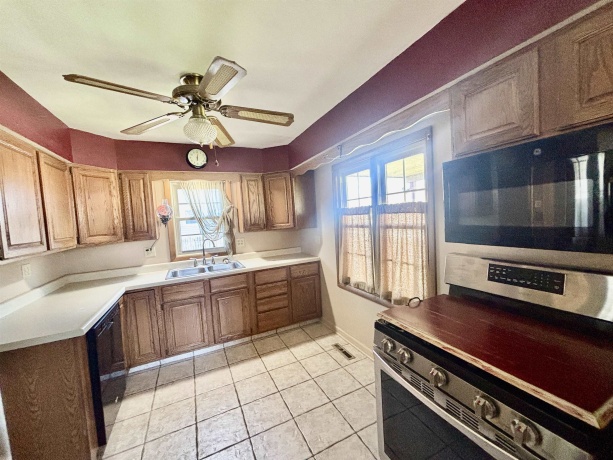 909 4th, BELVIDERE, Illinois 61008, 3 Bedrooms Bedrooms, ,1 BathroomBathrooms,House,For Sale,4th,202601894