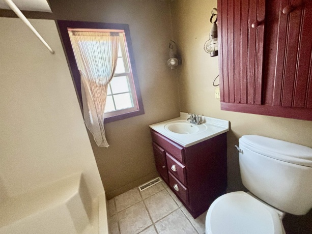 909 4th, BELVIDERE, Illinois 61008, 3 Bedrooms Bedrooms, ,1 BathroomBathrooms,House,For Sale,4th,202601894