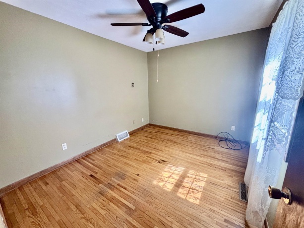 909 4th, BELVIDERE, Illinois 61008, 3 Bedrooms Bedrooms, ,1 BathroomBathrooms,House,For Sale,4th,202601894