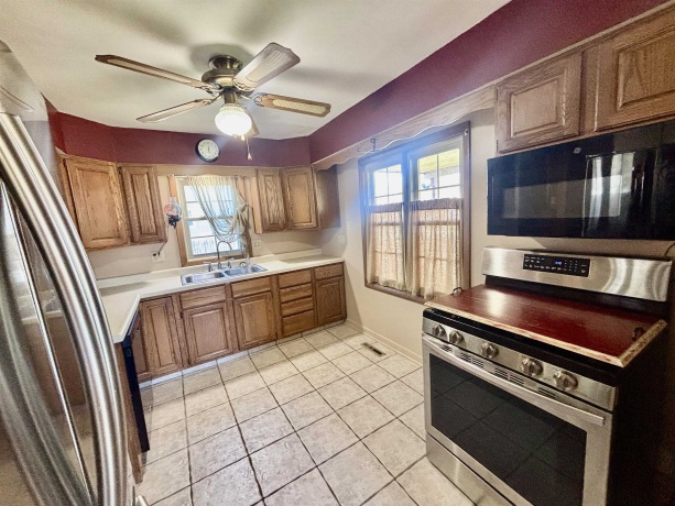 909 4th, BELVIDERE, Illinois 61008, 3 Bedrooms Bedrooms, ,1 BathroomBathrooms,House,For Sale,4th,202601894