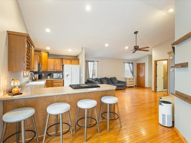 207 Coronado, LOVES PARK, Illinois 61111, 3 Bedrooms Bedrooms, ,2 BathroomsBathrooms,House,For Sale,Coronado,202601897