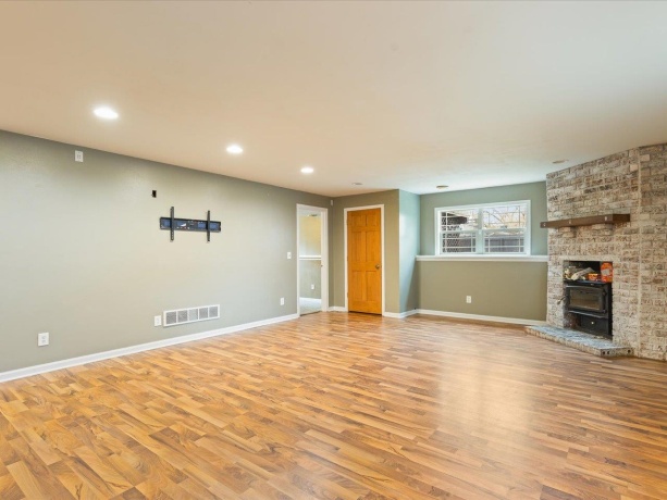 207 Coronado, LOVES PARK, Illinois 61111, 3 Bedrooms Bedrooms, ,2 BathroomsBathrooms,House,For Sale,Coronado,202601897