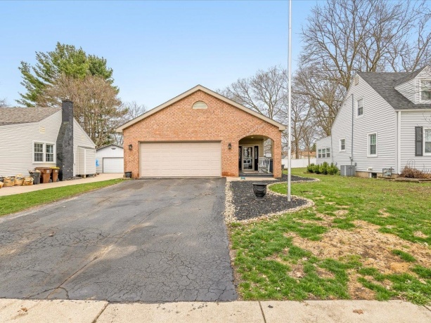 207 Coronado, LOVES PARK, Illinois 61111, 3 Bedrooms Bedrooms, ,2 BathroomsBathrooms,House,For Sale,Coronado,202601897