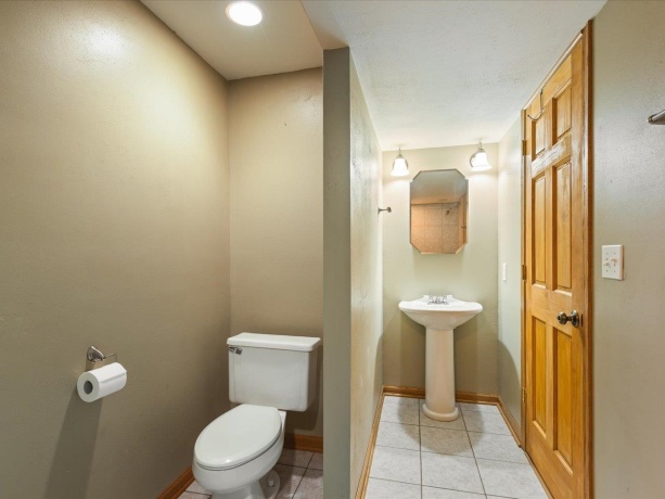 207 Coronado, LOVES PARK, Illinois 61111, 3 Bedrooms Bedrooms, ,2 BathroomsBathrooms,House,For Sale,Coronado,202601897